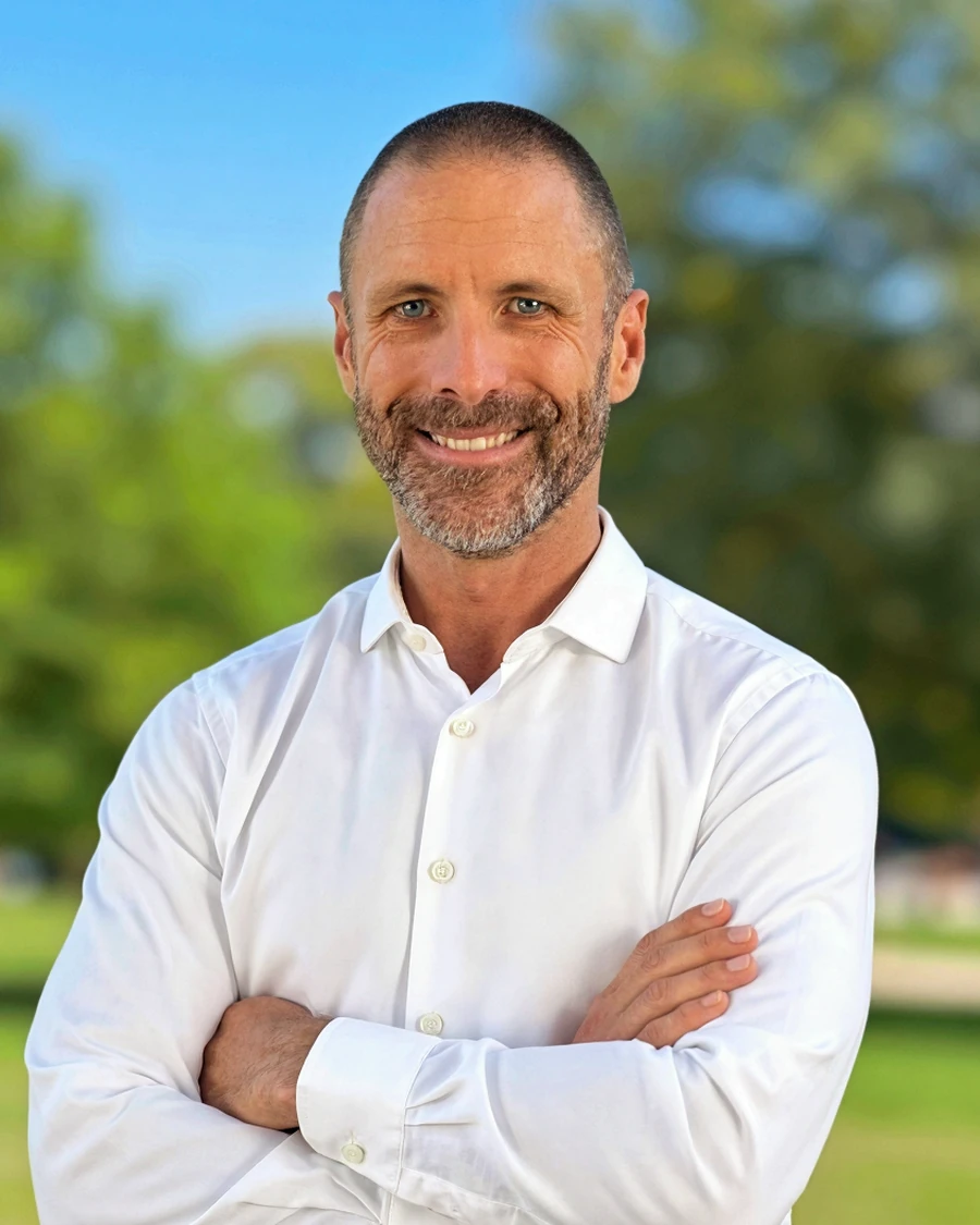 Portrait photograph of Sven Windrich